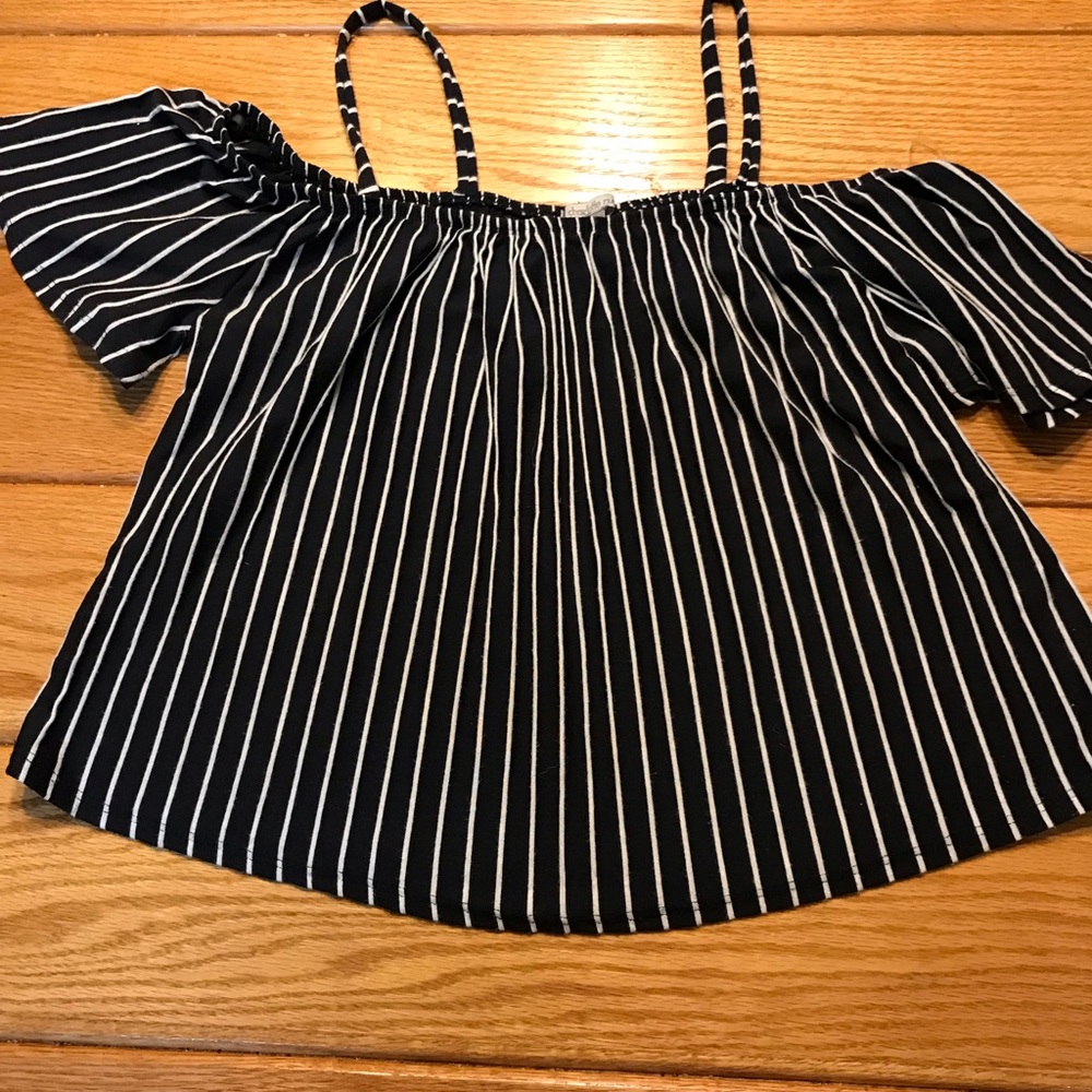 Off the Shoulder with straps navy & white Top!